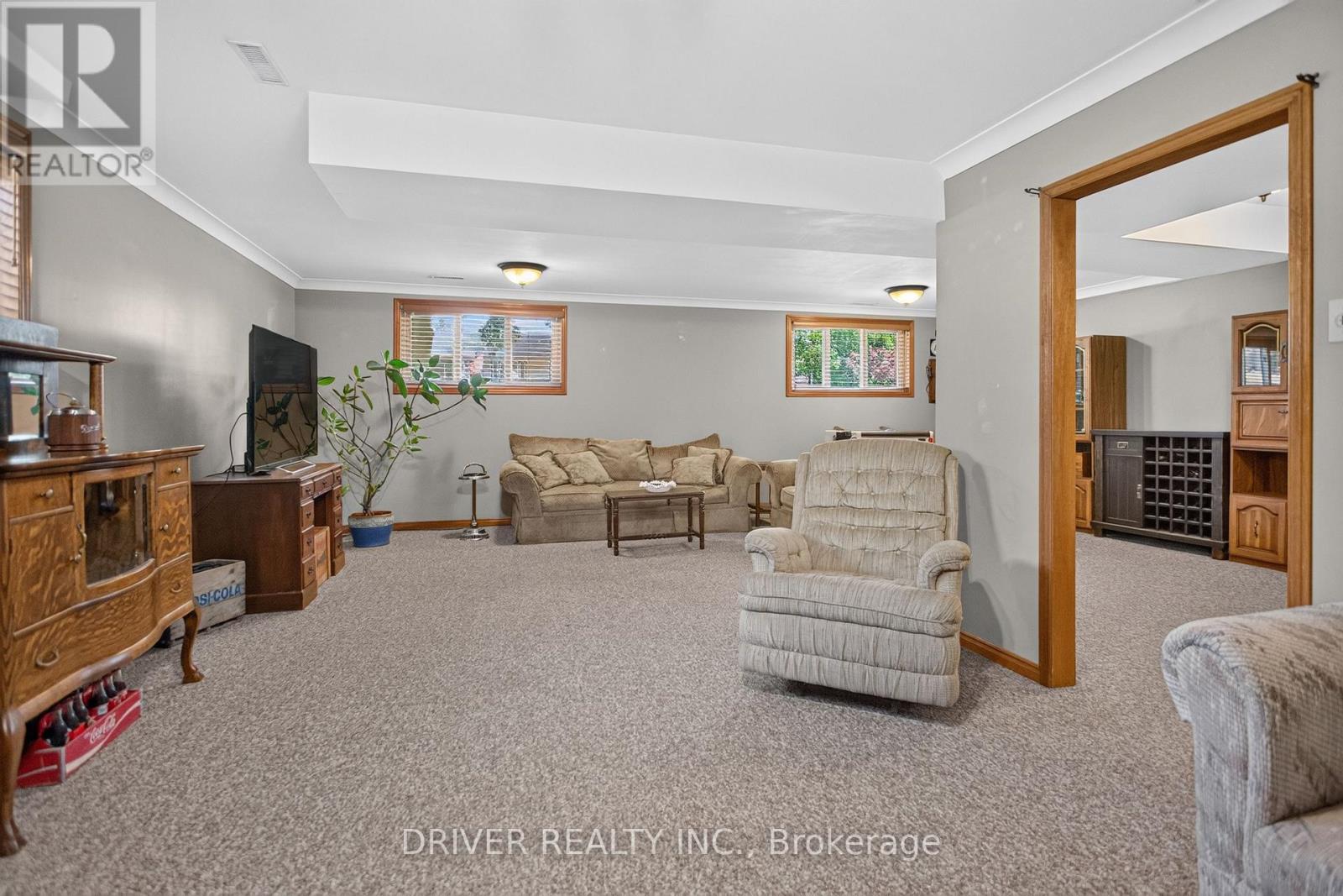 24 HAWTHORNE CRESCENT - 21