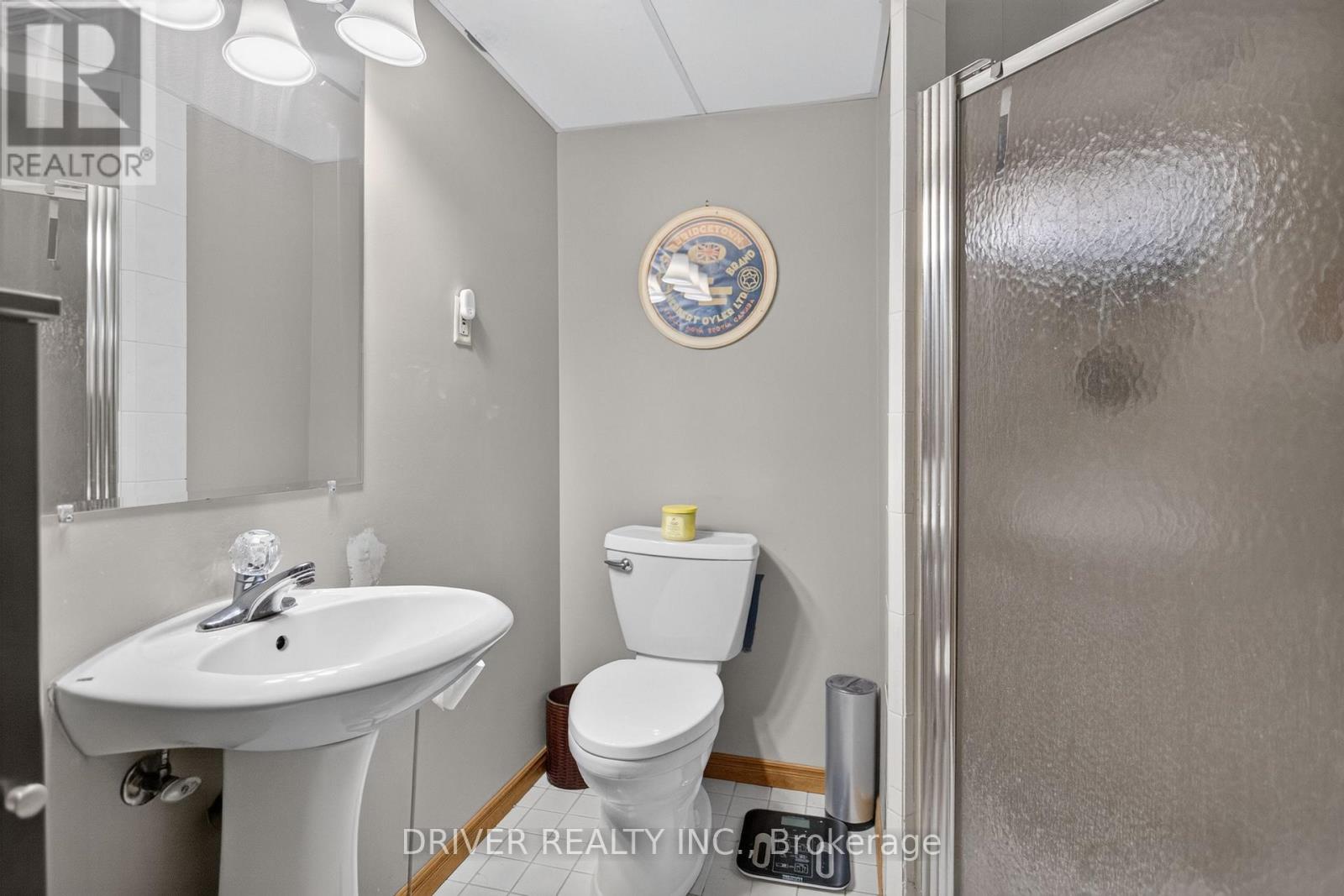 24 HAWTHORNE CRESCENT - 22