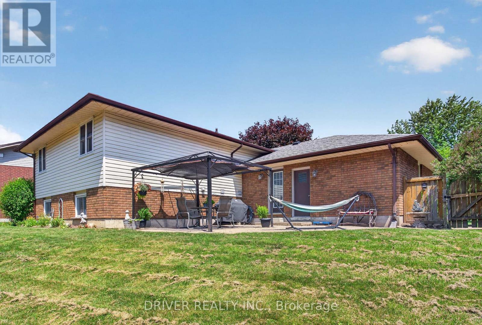 24 HAWTHORNE CRESCENT - 26