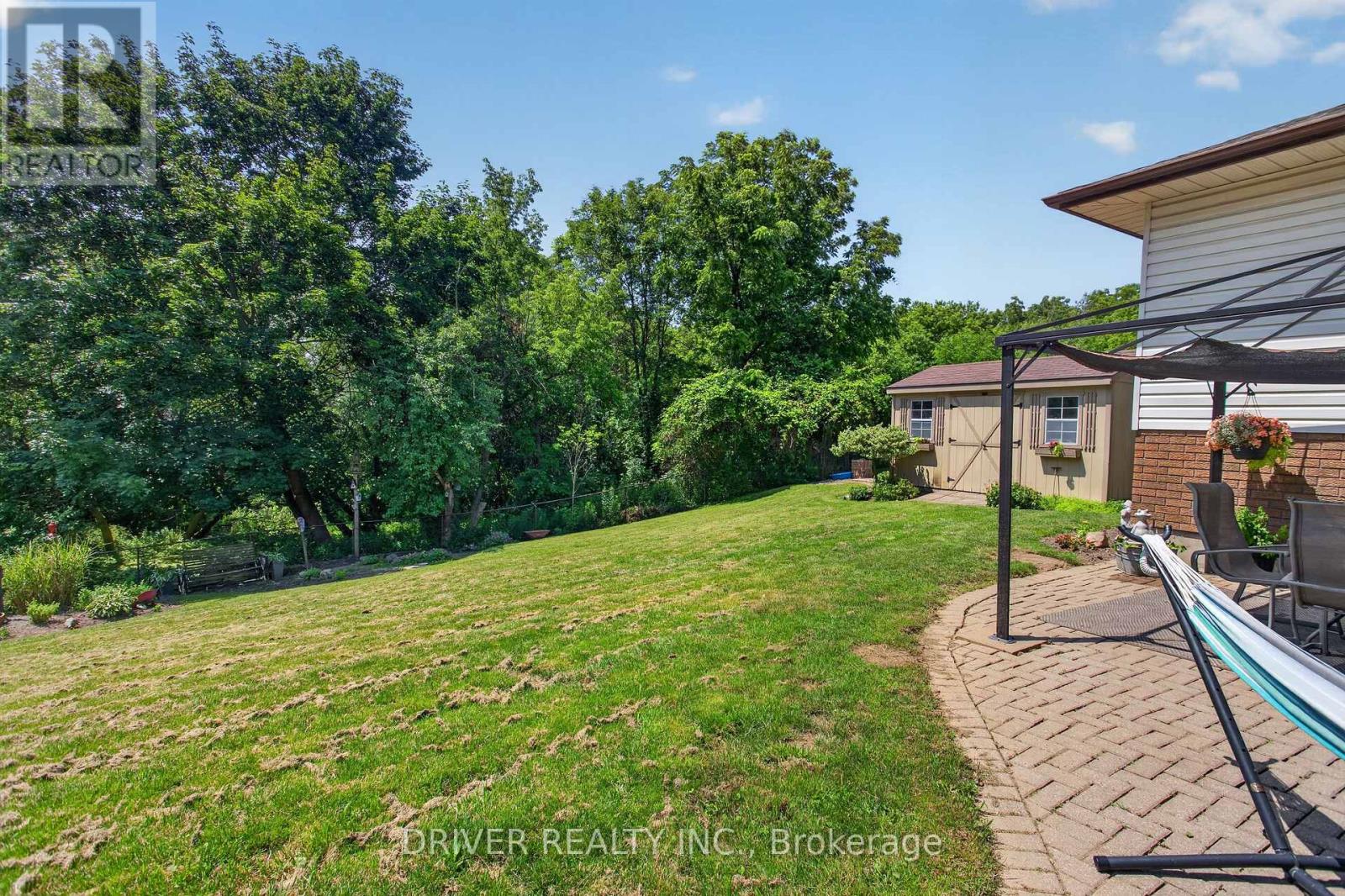 24 HAWTHORNE CRESCENT - 28