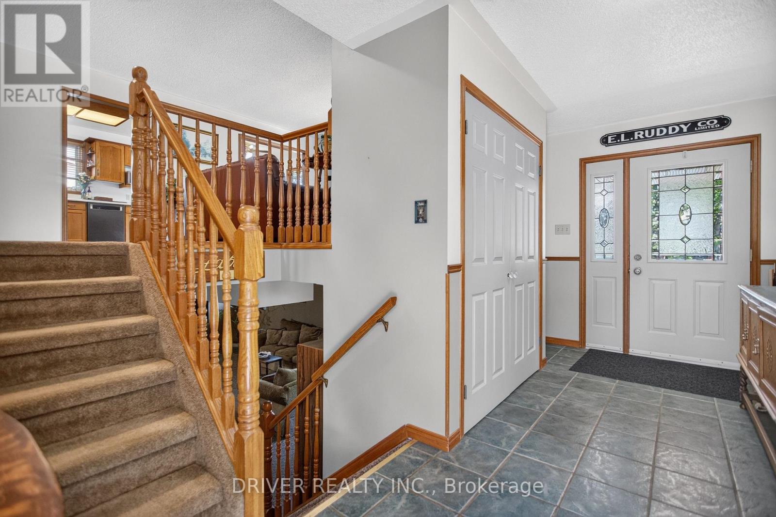 24 HAWTHORNE CRESCENT - 5