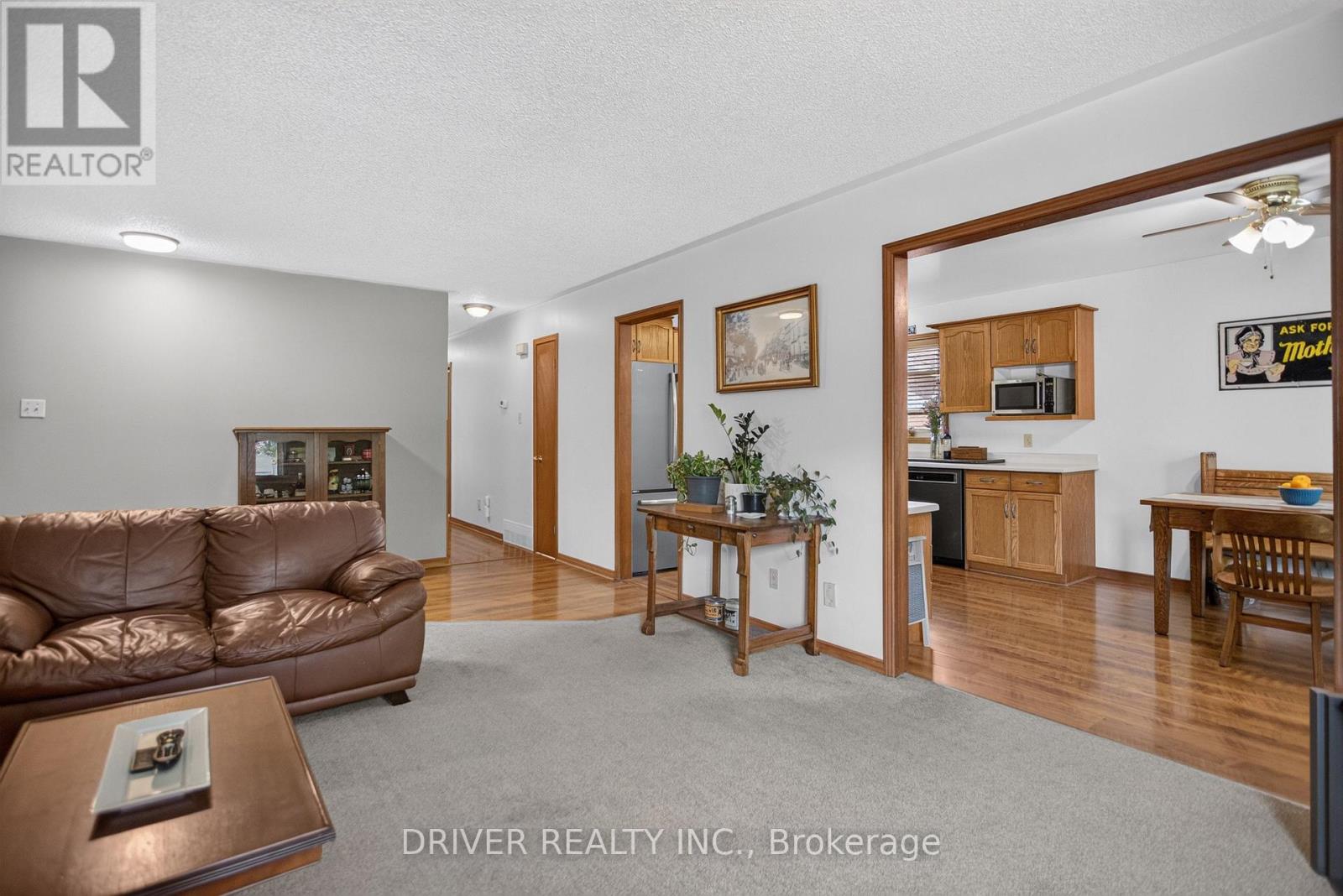 24 HAWTHORNE CRESCENT - 7
