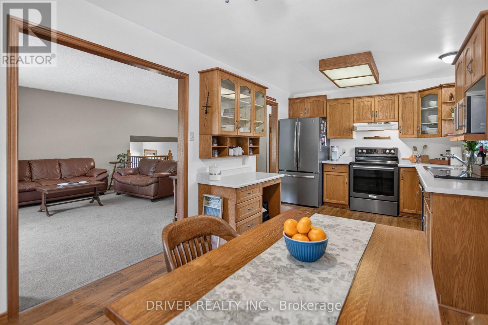 24 HAWTHORNE CRESCENT - 8