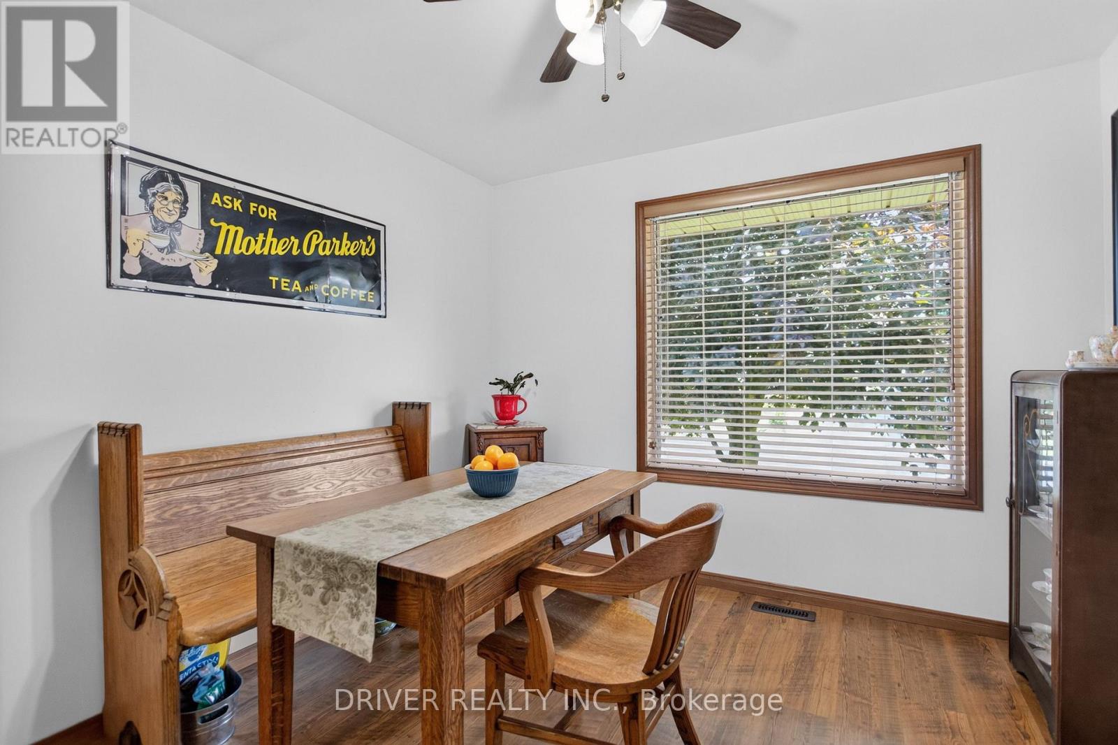 24 HAWTHORNE CRESCENT - 9