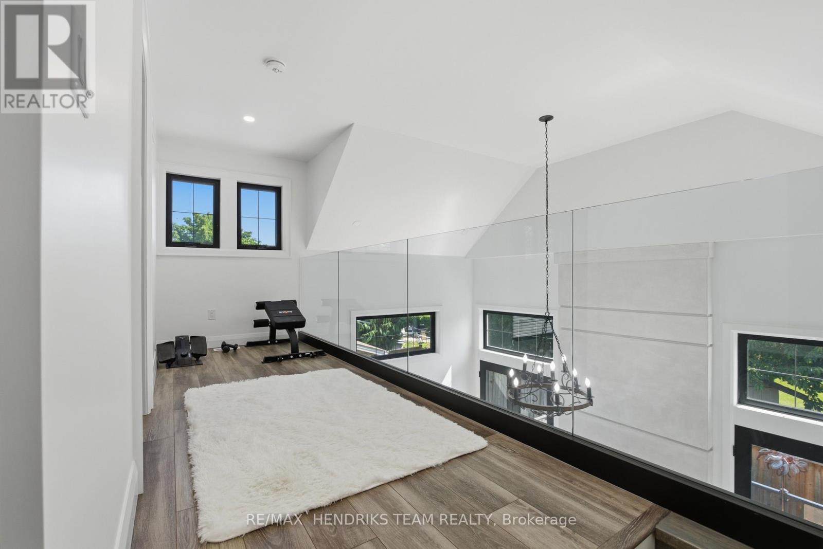 8 STANMARY DRIVE - 20