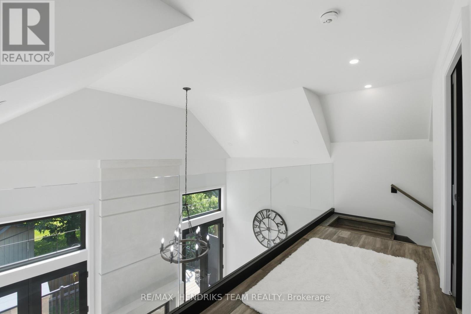 8 STANMARY DRIVE - 21