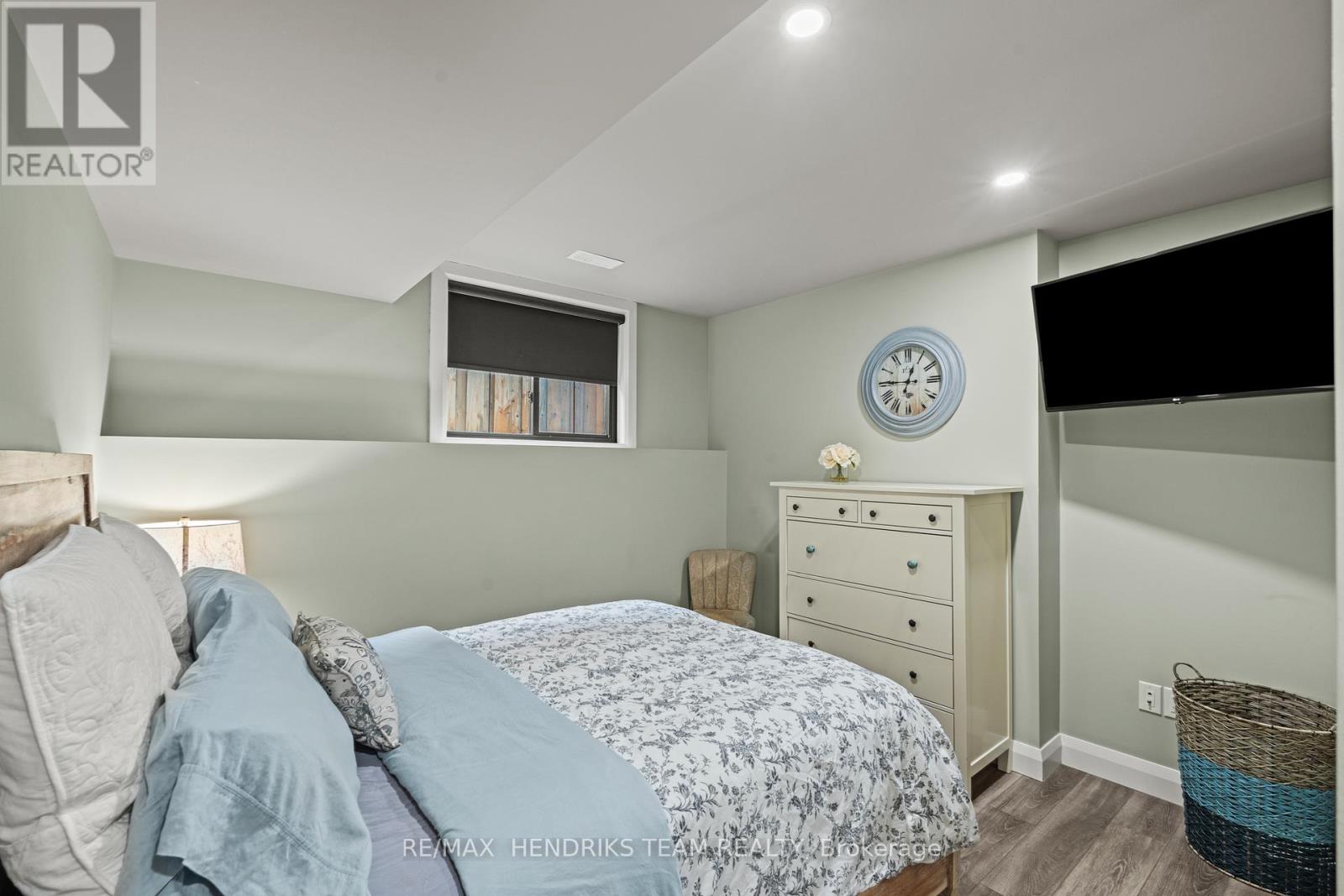 8 STANMARY DRIVE - 31