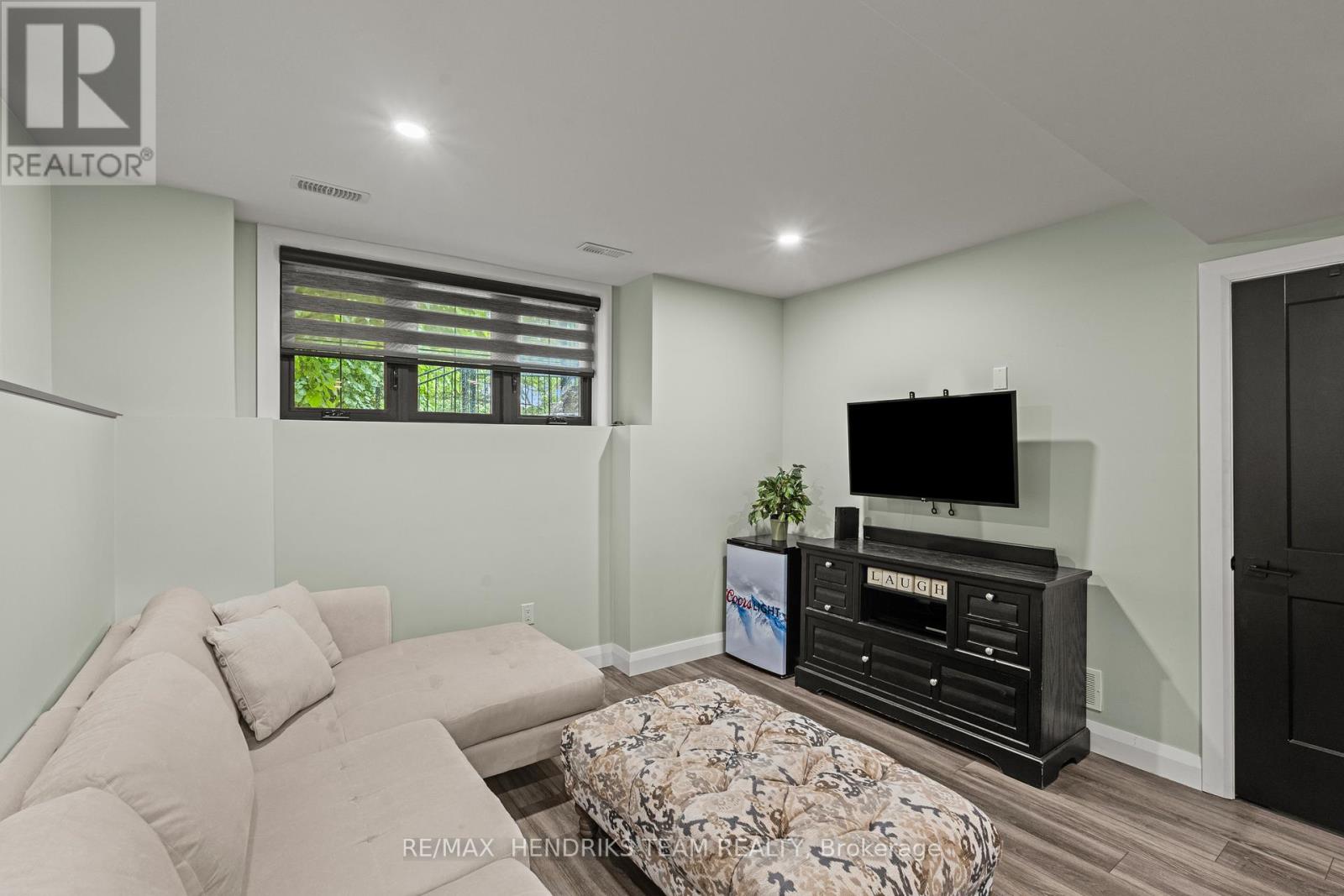 8 STANMARY DRIVE - 29
