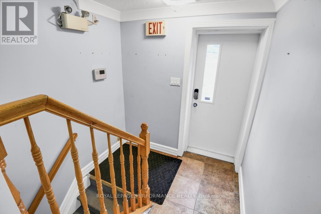 Studio for Rent in Ottawa – 921 NOTRE DAME STREET, Ottawa – By Peter Sagos - Image 24