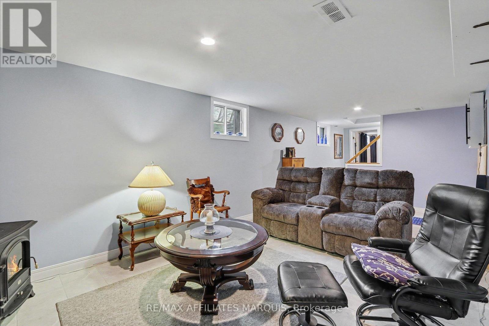 929 KITLEY/S ELMSLEY TOWNLINE RD,RR#4 ROAD - 27