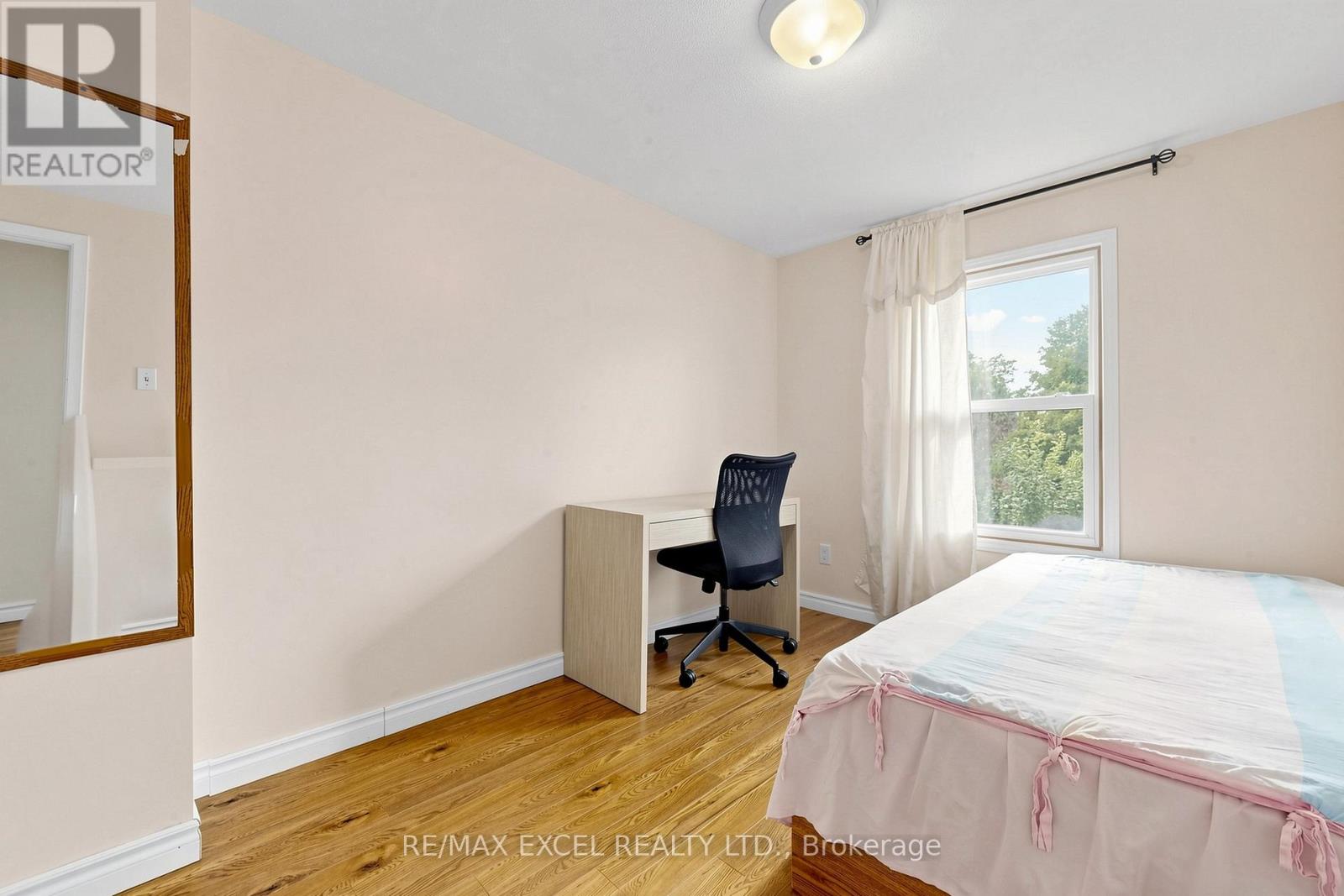 #91 1131 SANDHURST CIRCLE - 24