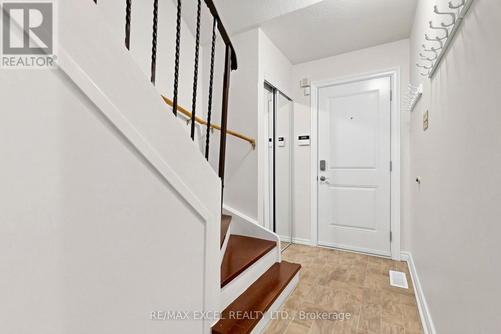 #91 1131 SANDHURST CIRCLE - 18