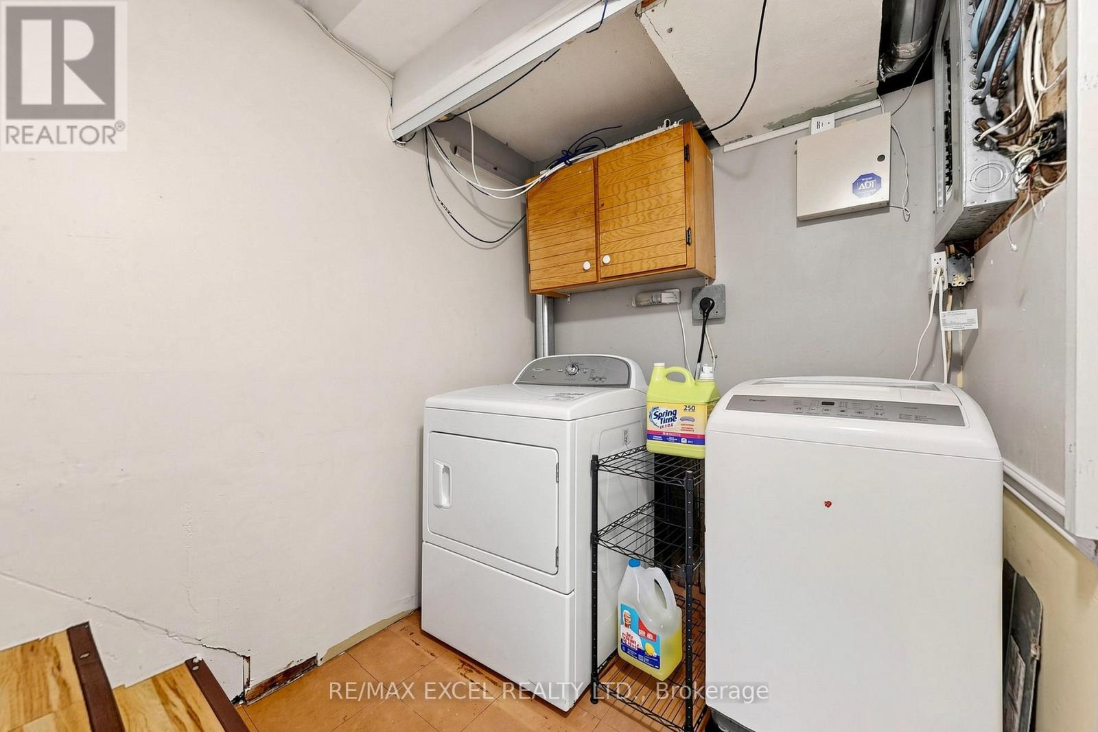 #91 1131 SANDHURST CIRCLE - 32