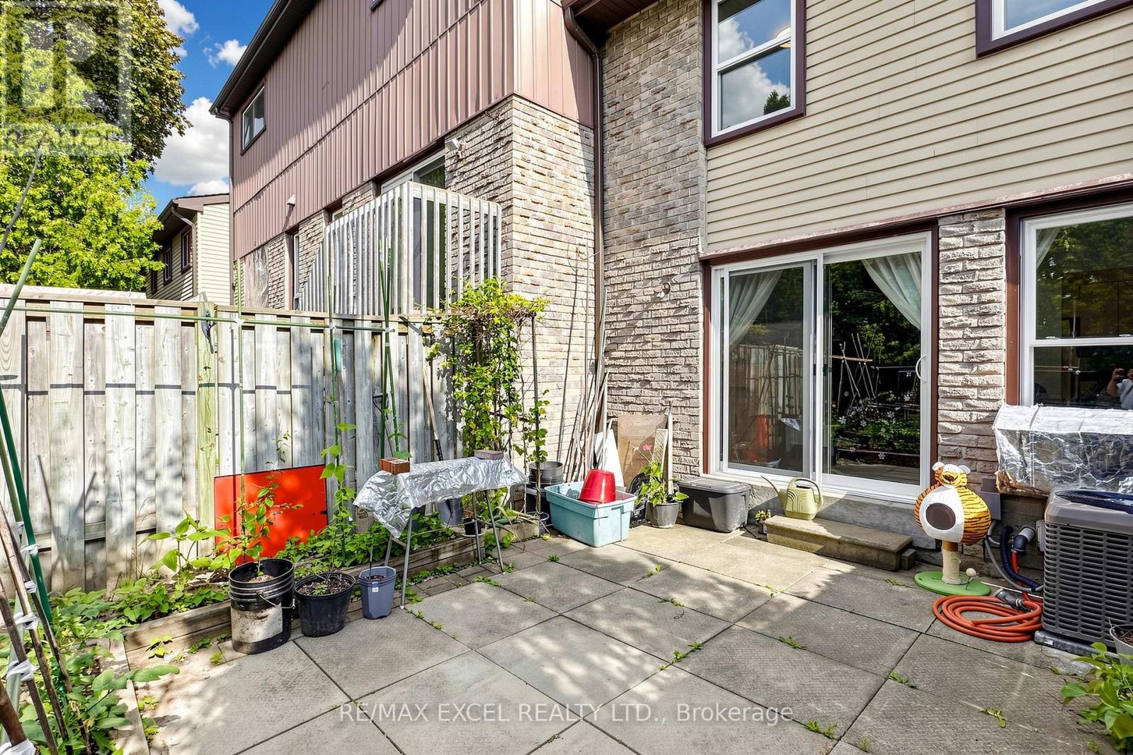 #91 1131 SANDHURST CIRCLE - 46