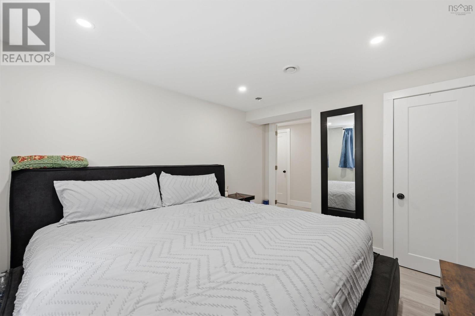 8B Gordon Street - 36