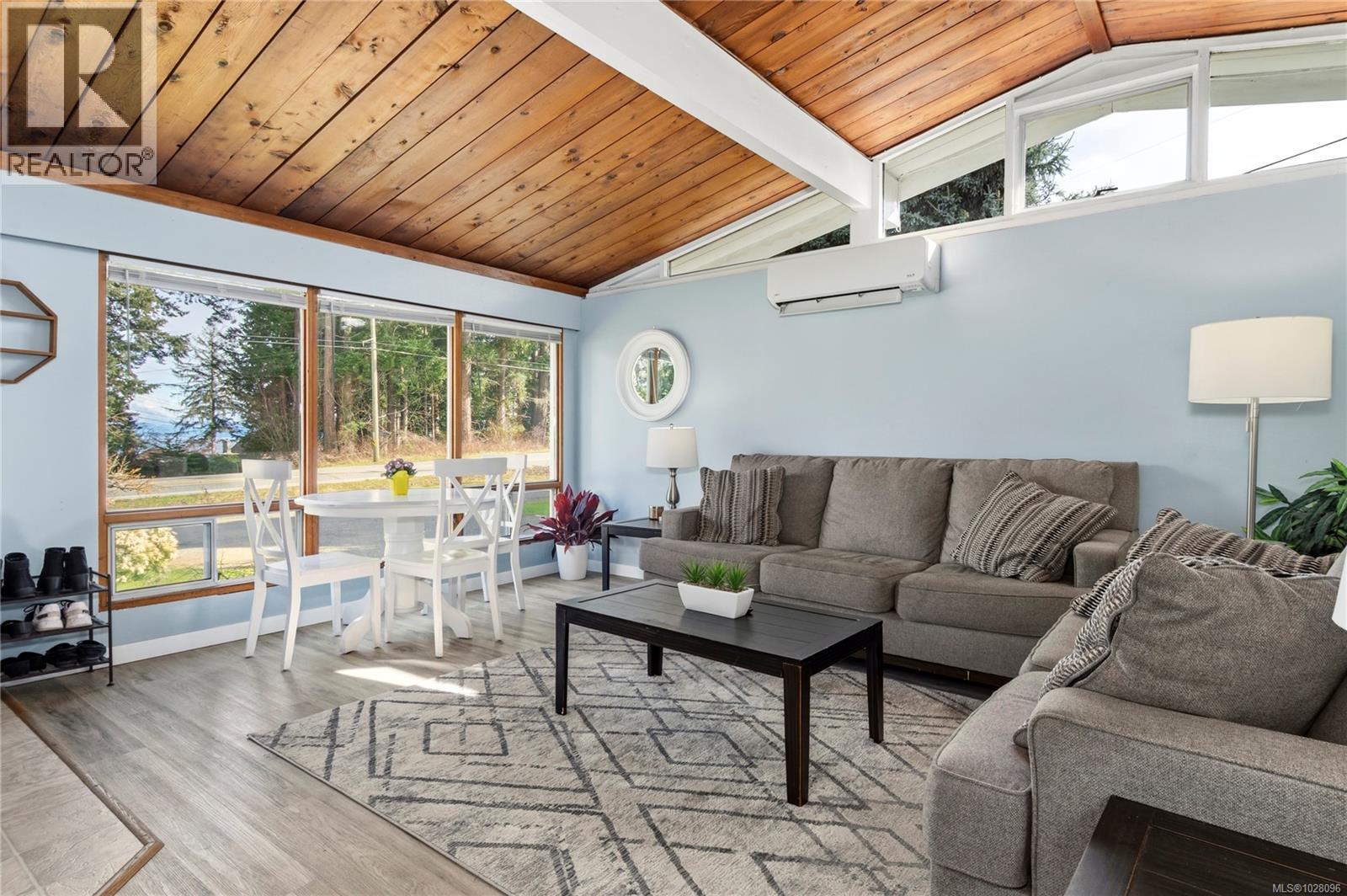 3678 ISLAND Hwy S, Campbell River