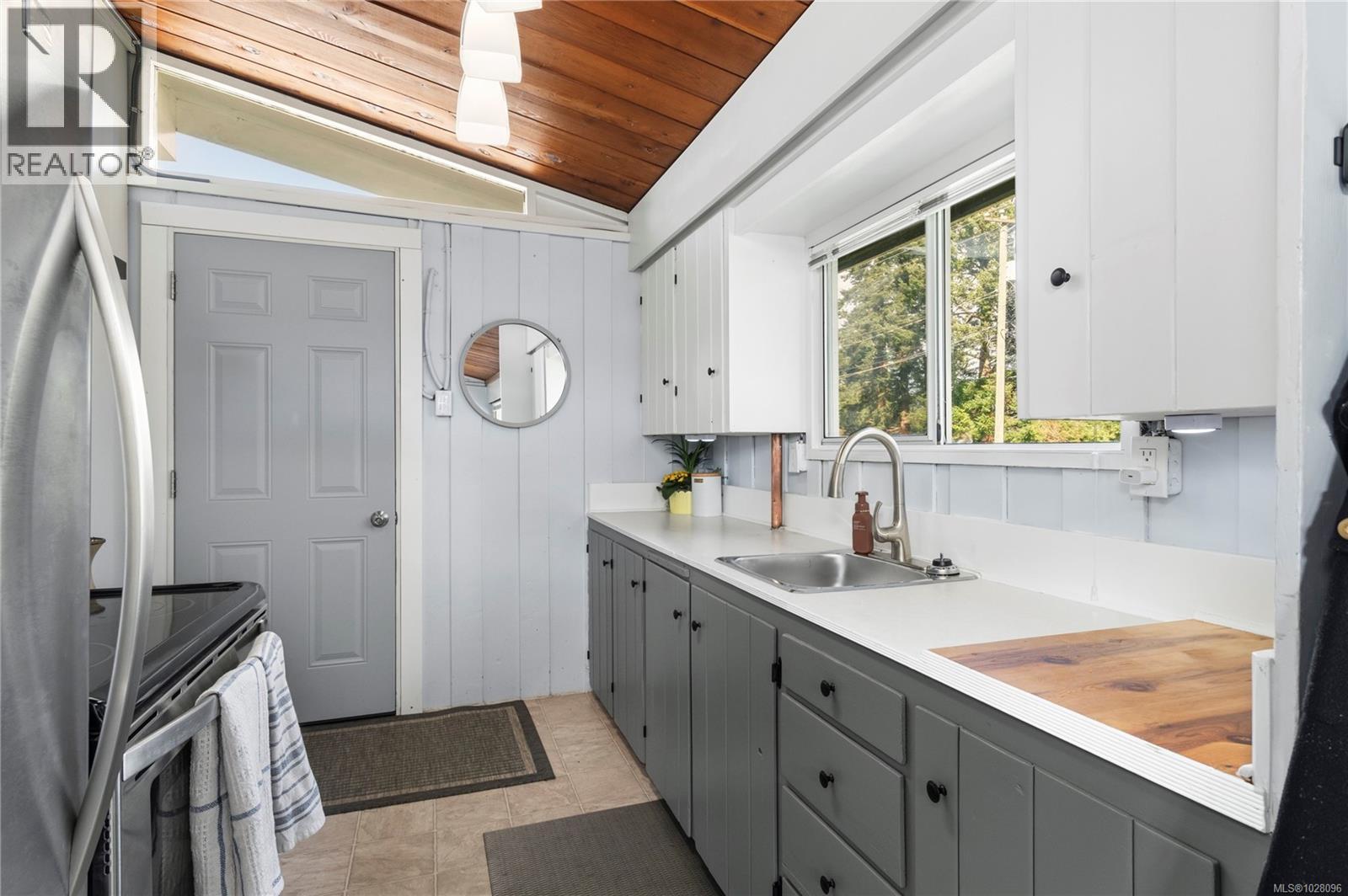 3678 ISLAND Hwy S, Campbell River