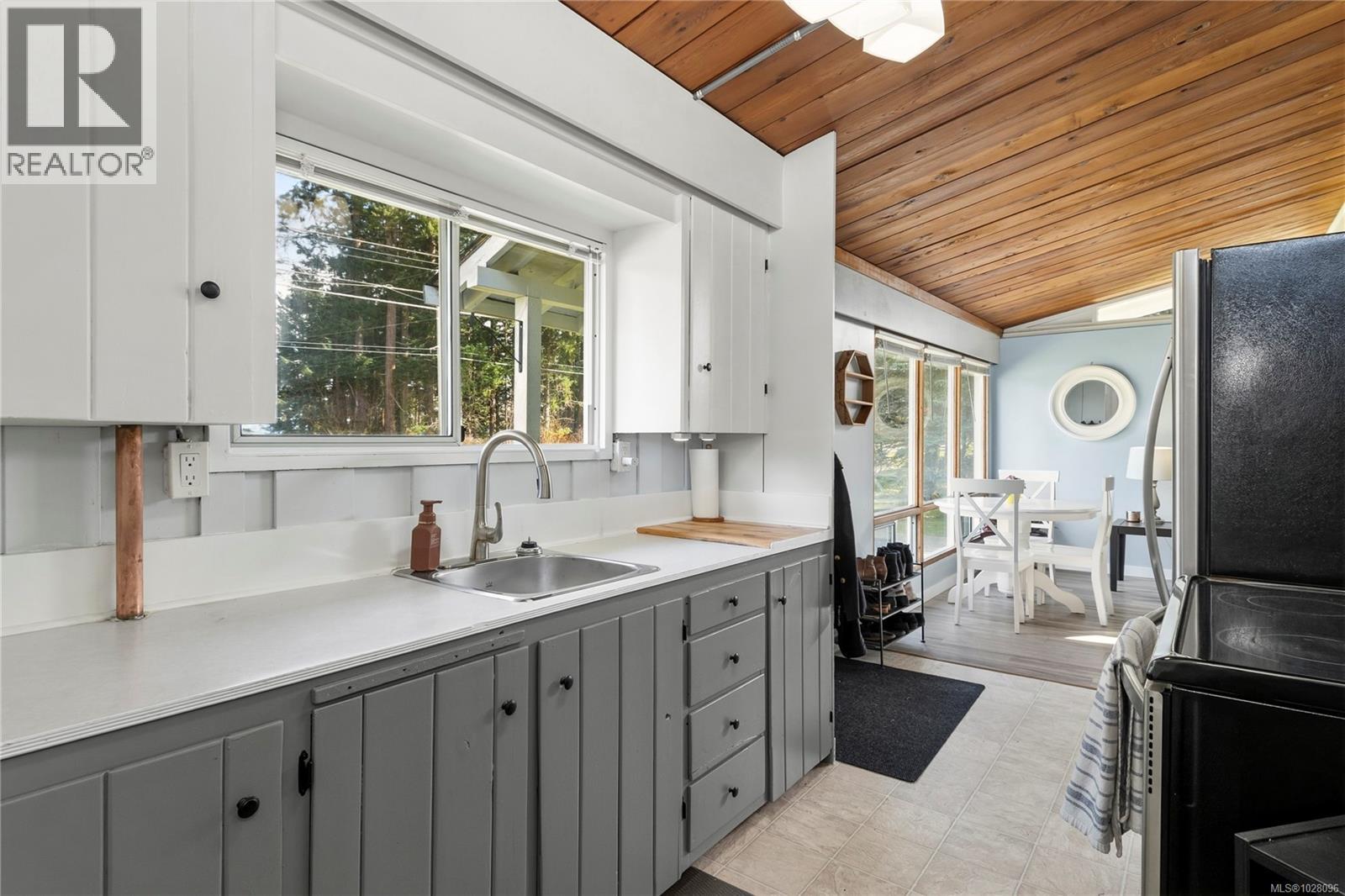 3678 ISLAND Hwy S, Campbell River