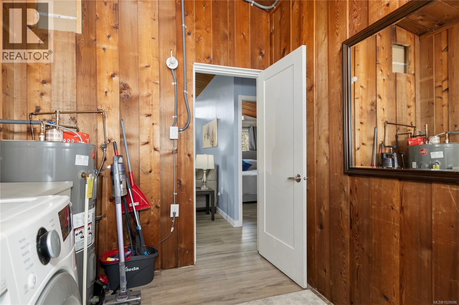 3678 ISLAND Hwy S, Campbell River