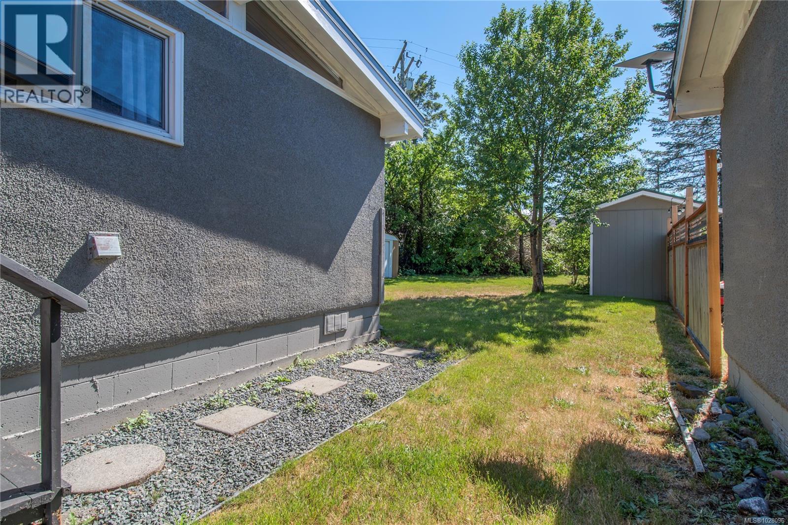 3678 ISLAND Hwy S, Campbell River