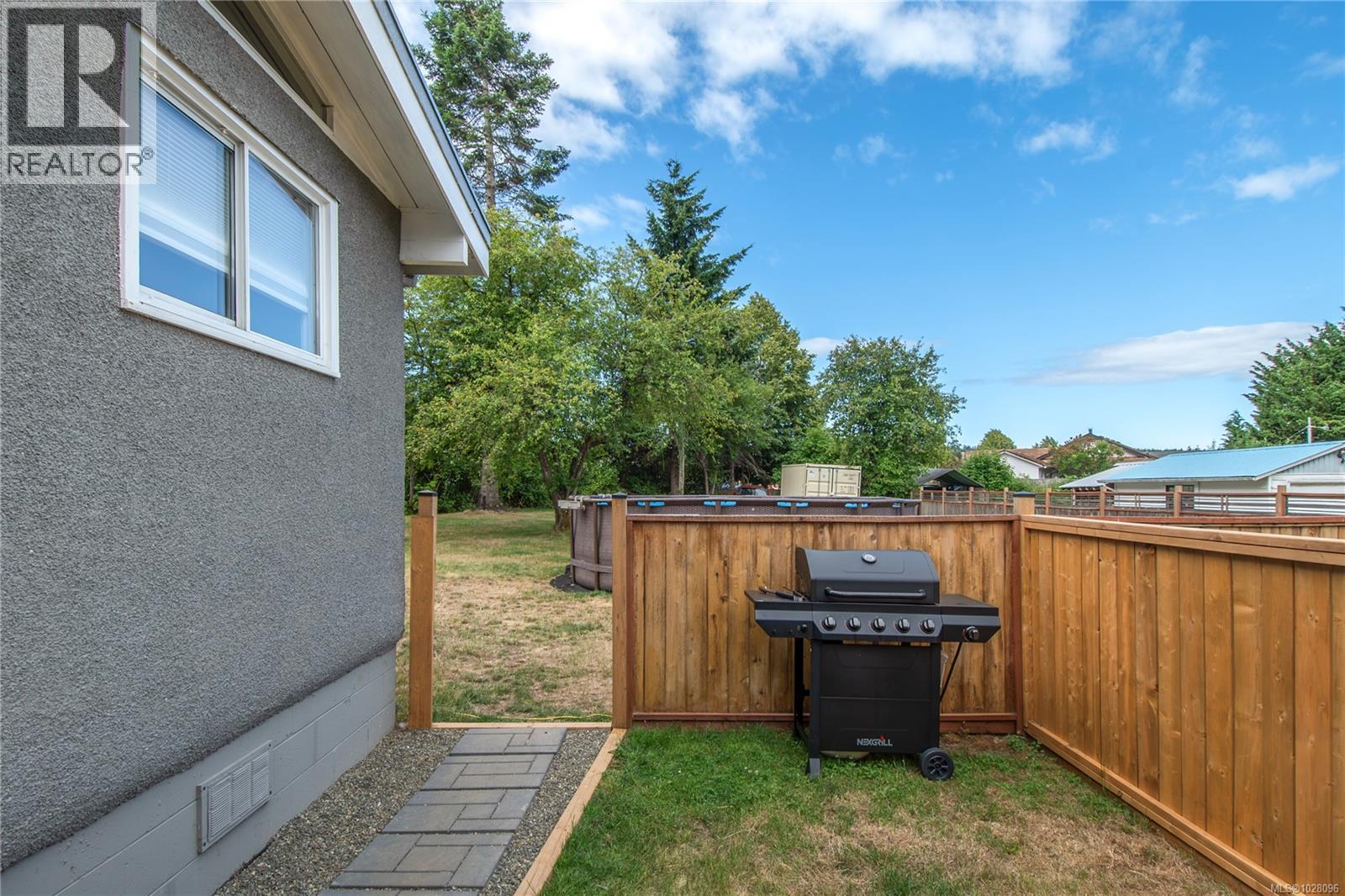 3678 ISLAND Hwy S, Campbell River