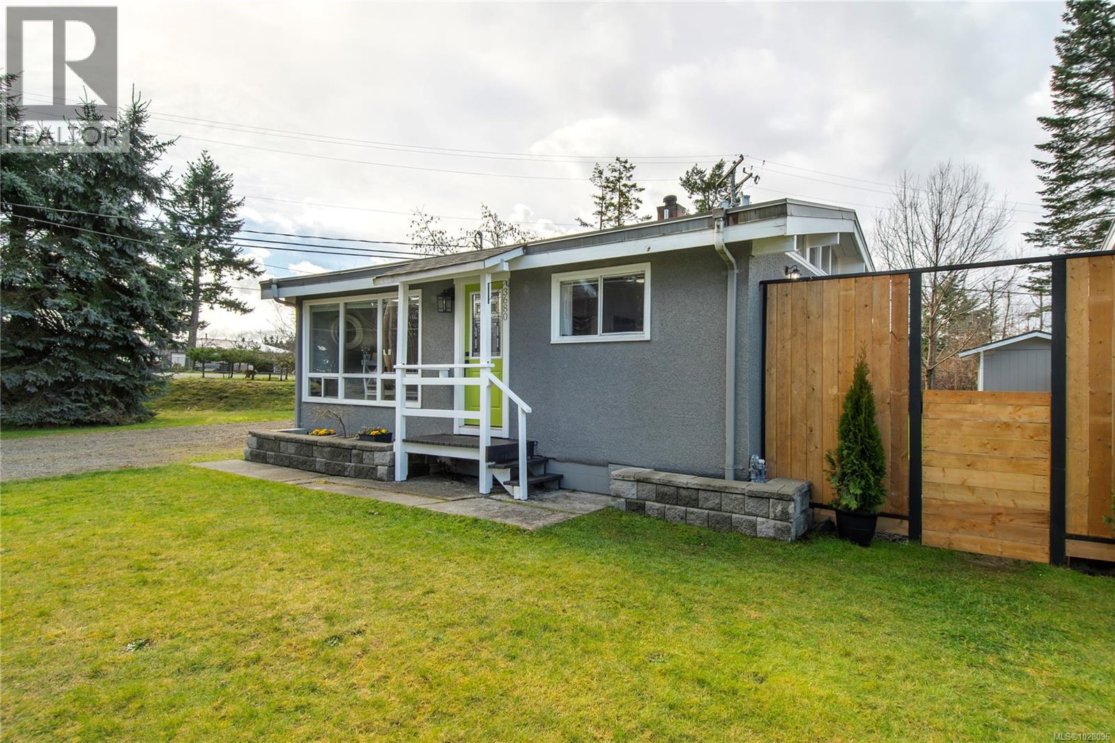 3678 ISLAND Hwy S, Campbell River