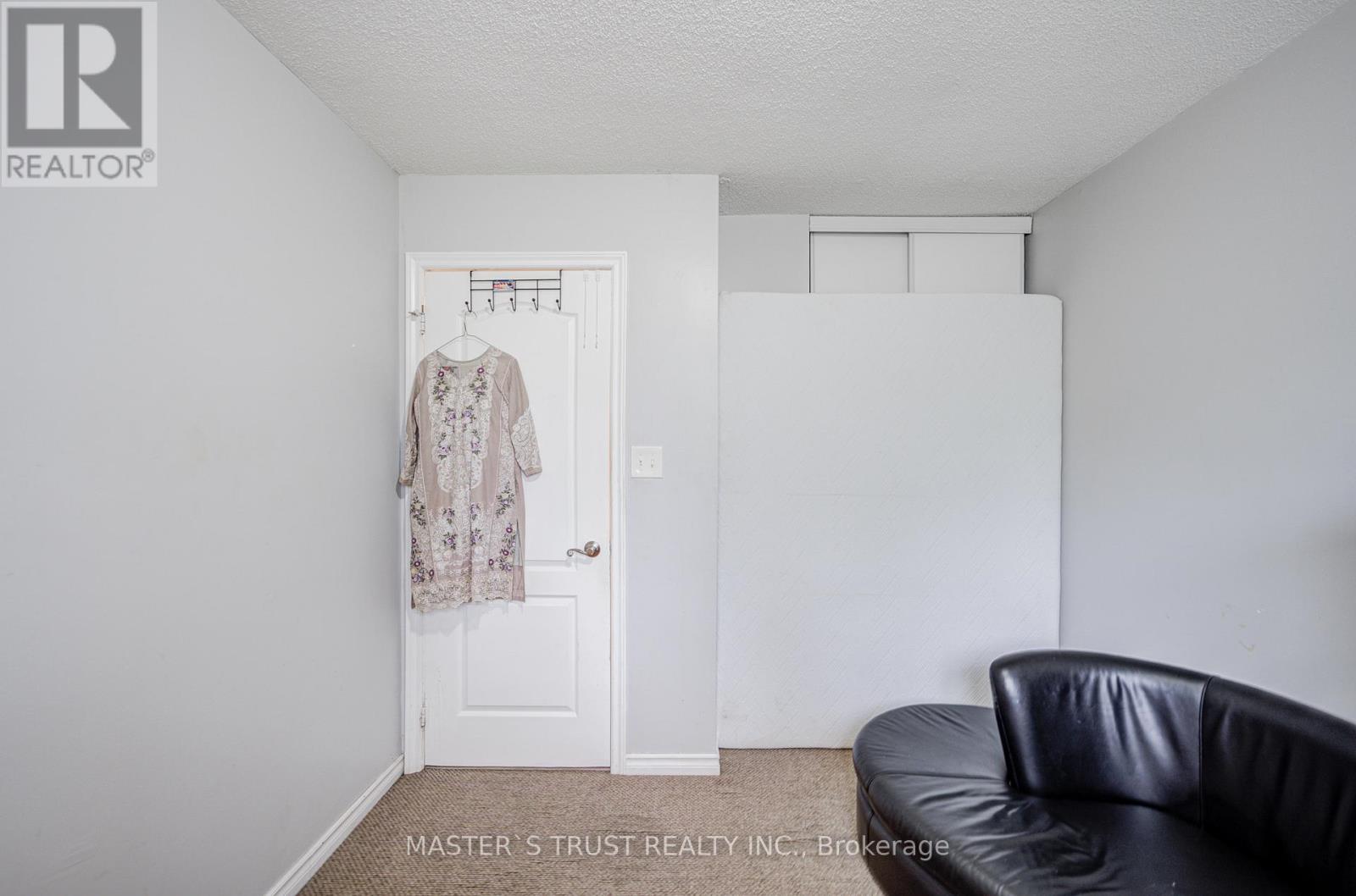 1179 SIMCOE STREET S - 12