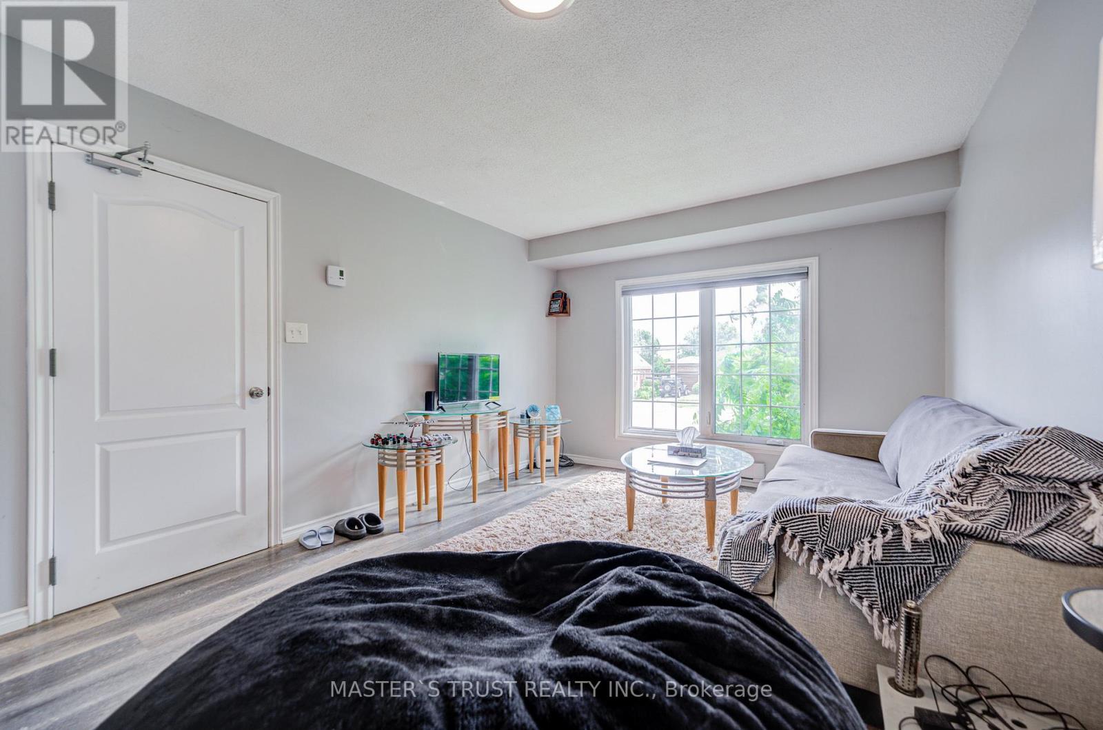 1179 SIMCOE STREET S - 5