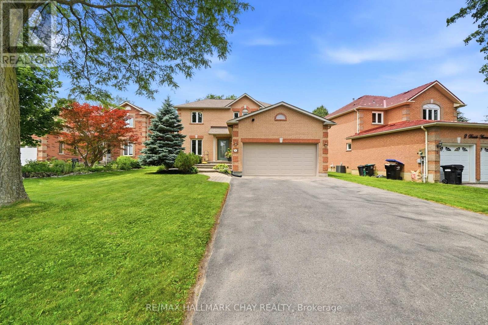 4 DANIELE AVENUE S - 1