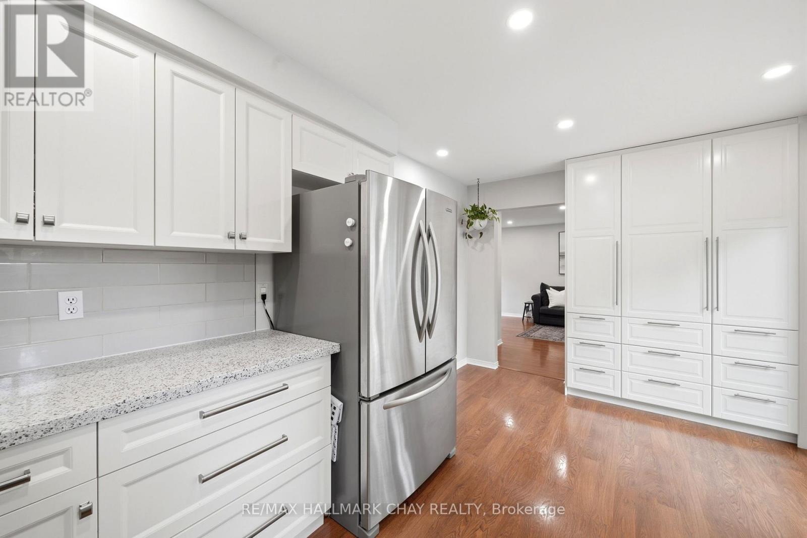 4 DANIELE AVENUE S - 11