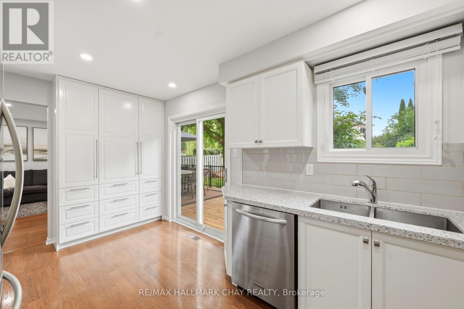 4 DANIELE AVENUE S - 12