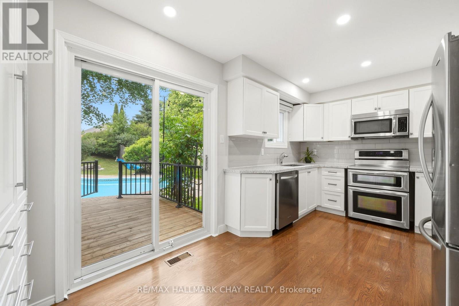 4 DANIELE AVENUE S - 13