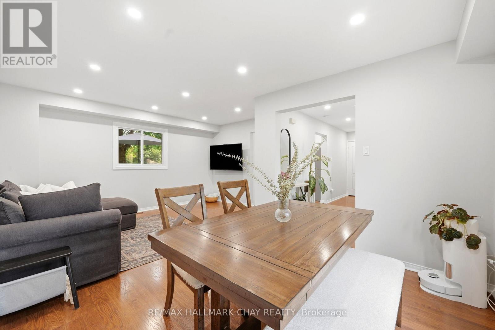 4 DANIELE AVENUE S - 17