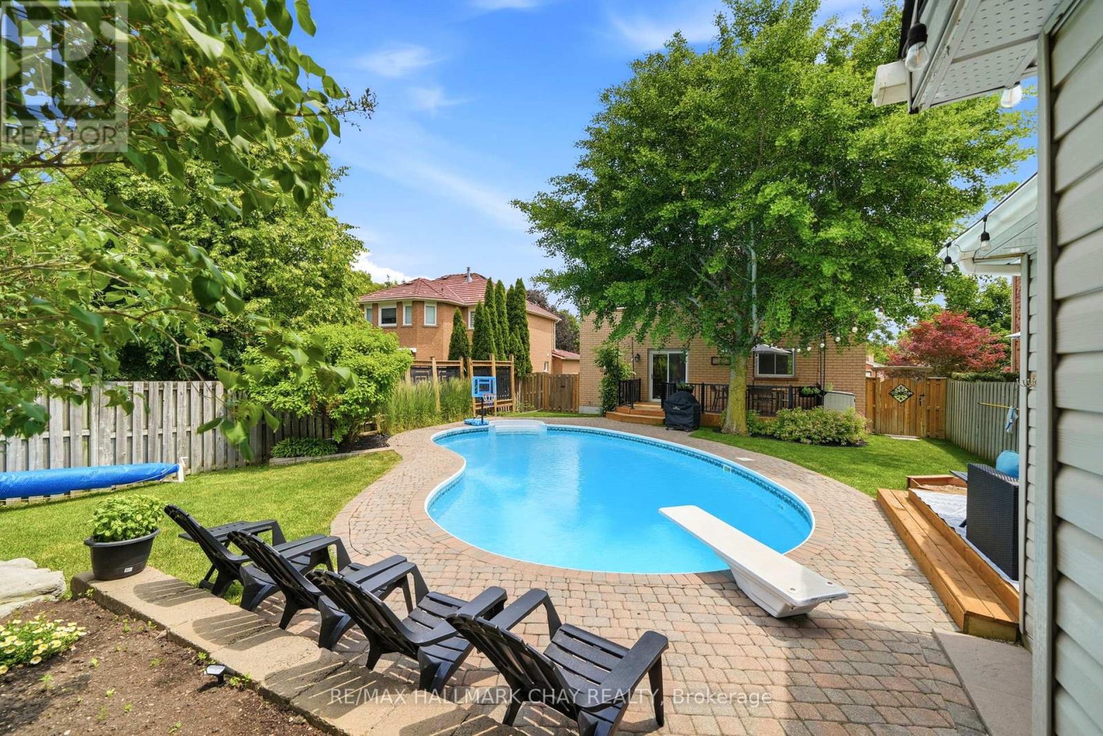 4 DANIELE AVENUE S - 2