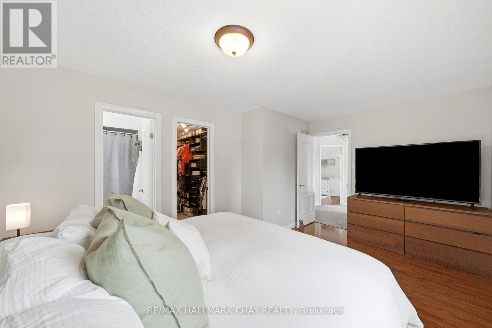 4 DANIELE AVENUE S - 21