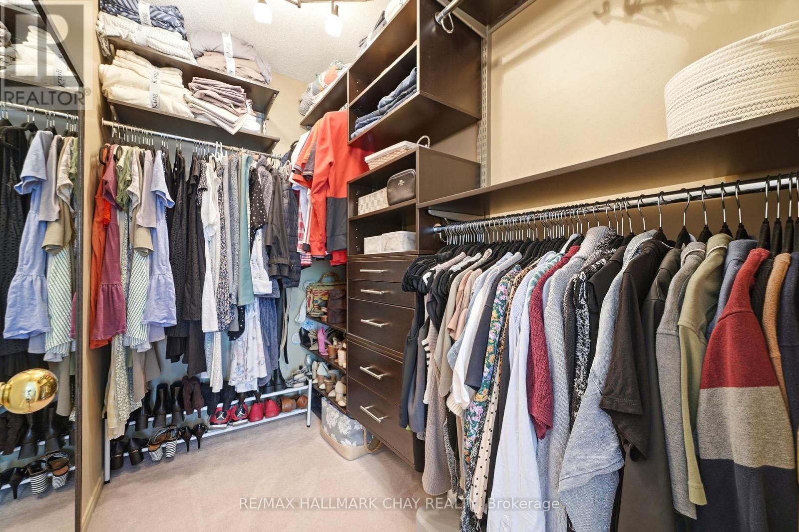 4 DANIELE AVENUE S - 22