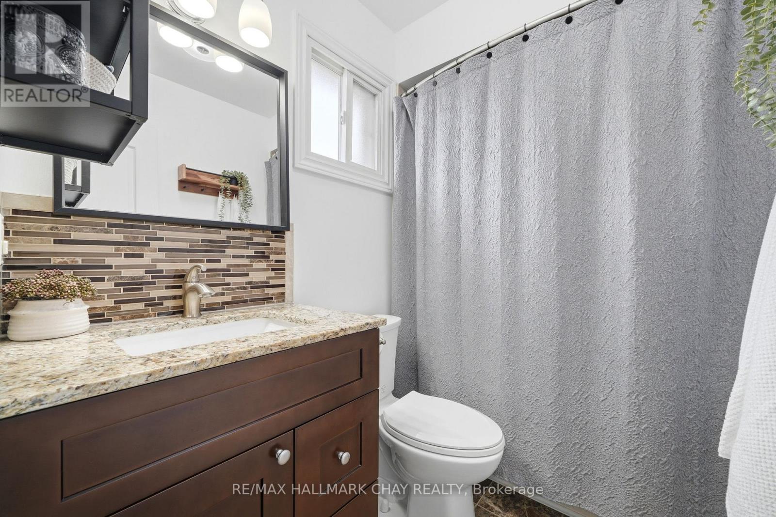 4 DANIELE AVENUE S - 23