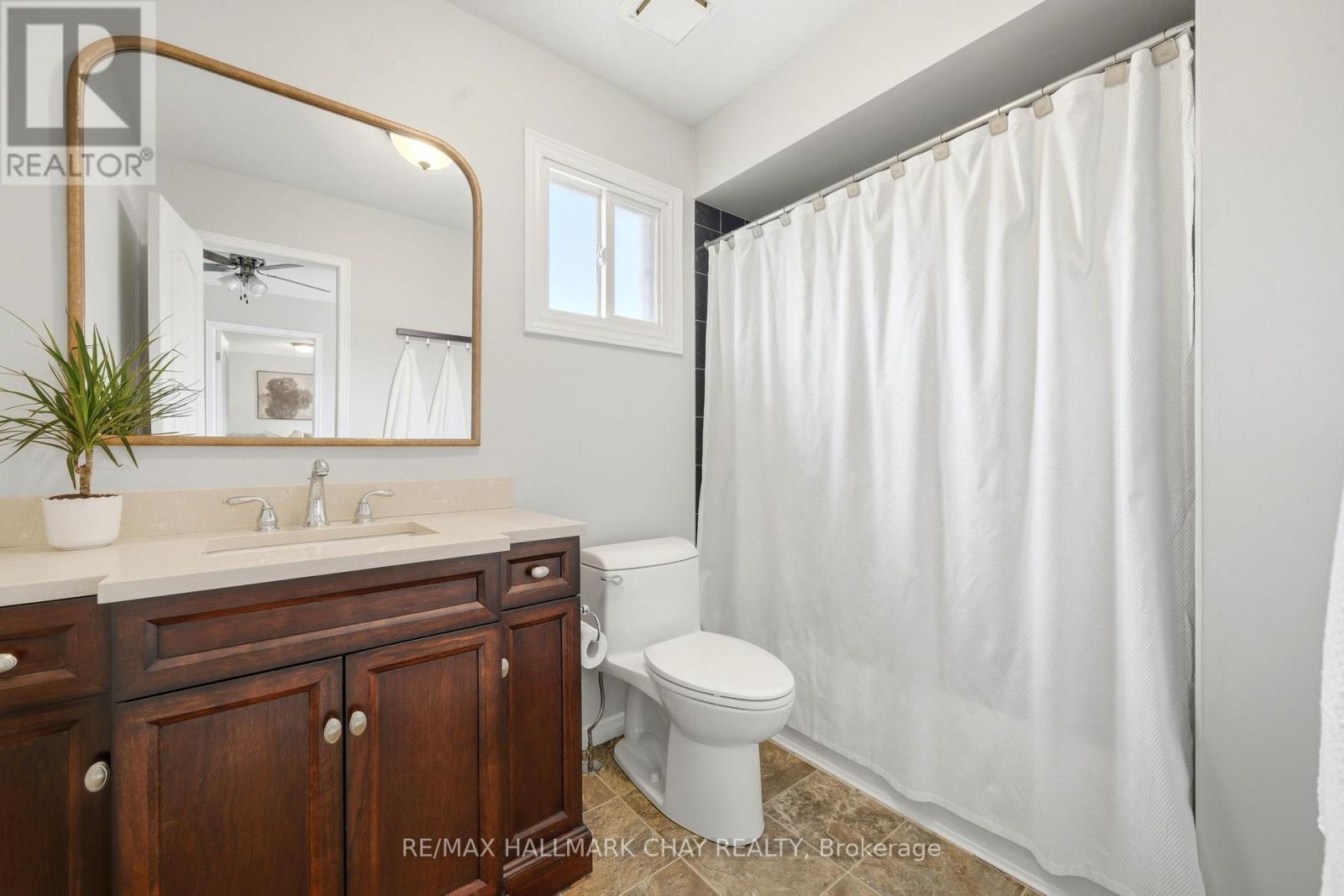 4 DANIELE AVENUE S - 26