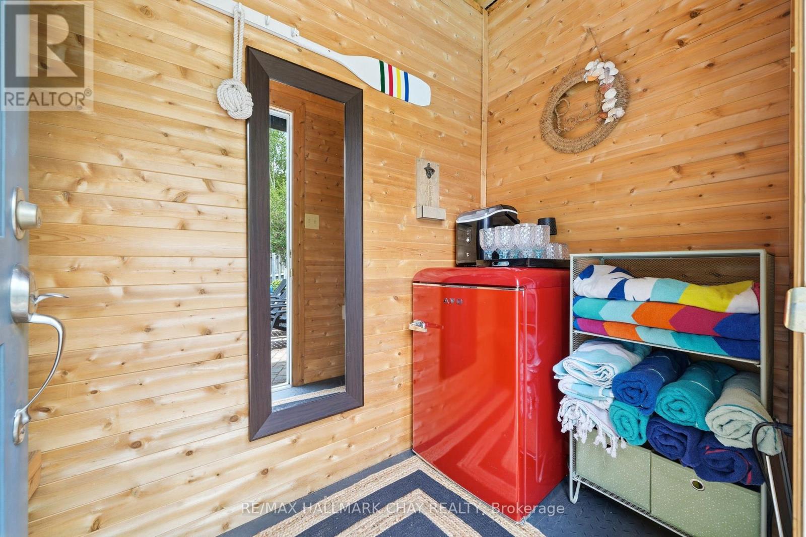 4 DANIELE AVENUE S - 30