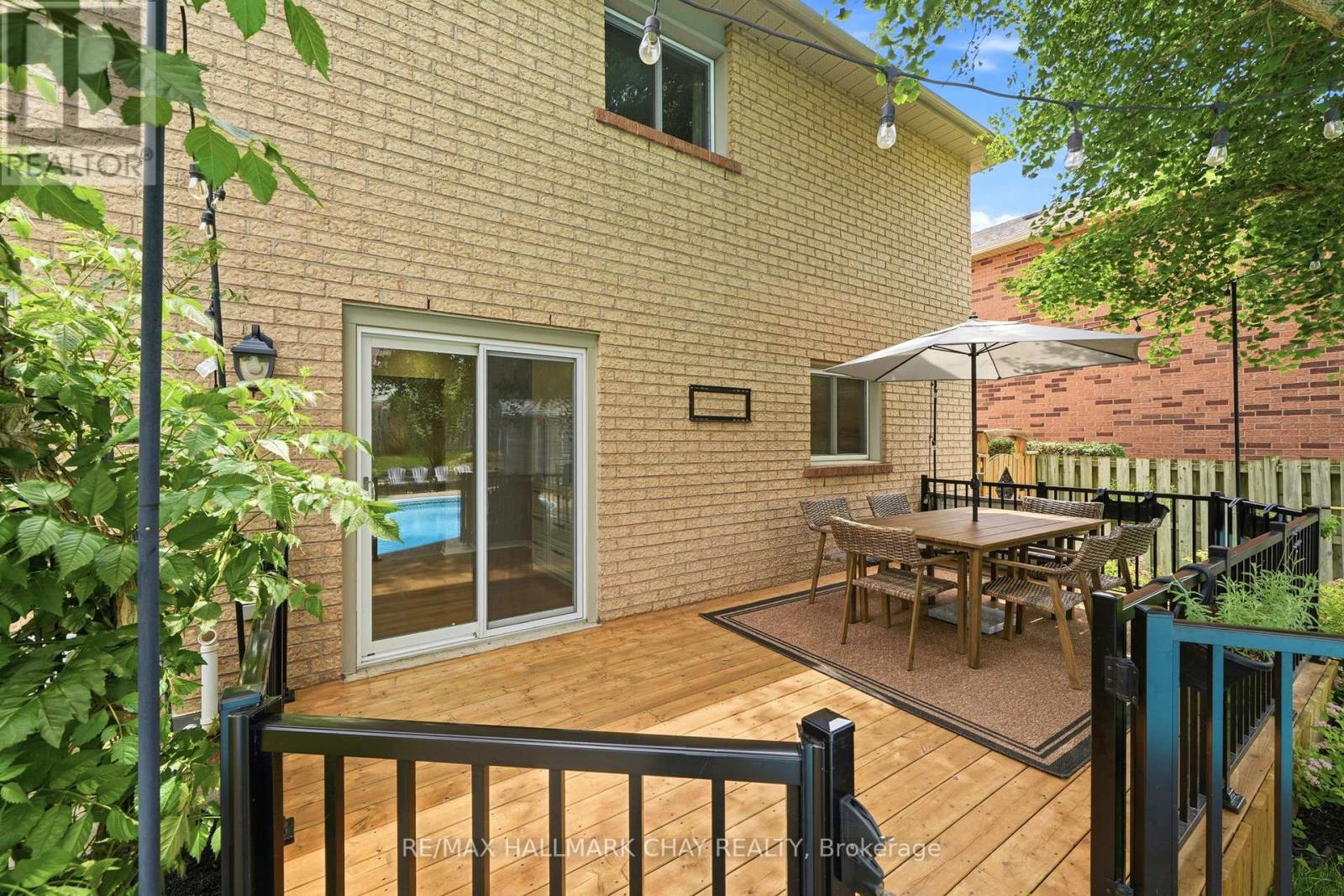 4 DANIELE AVENUE S - 31