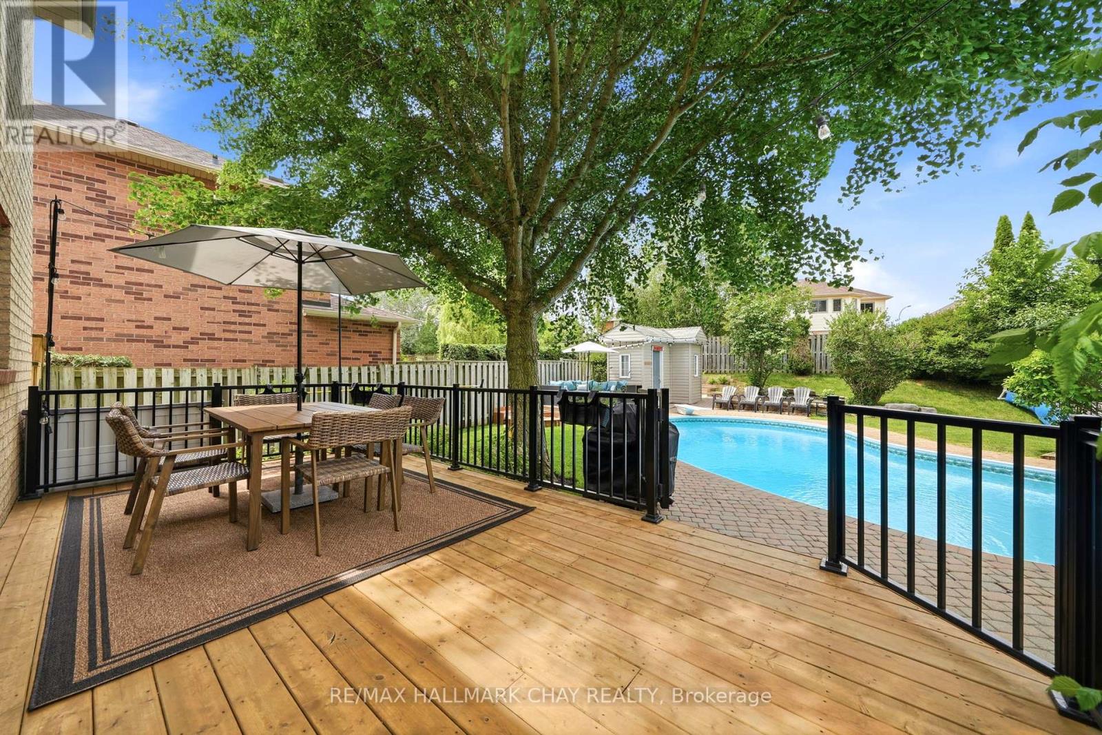 4 DANIELE AVENUE S - 32