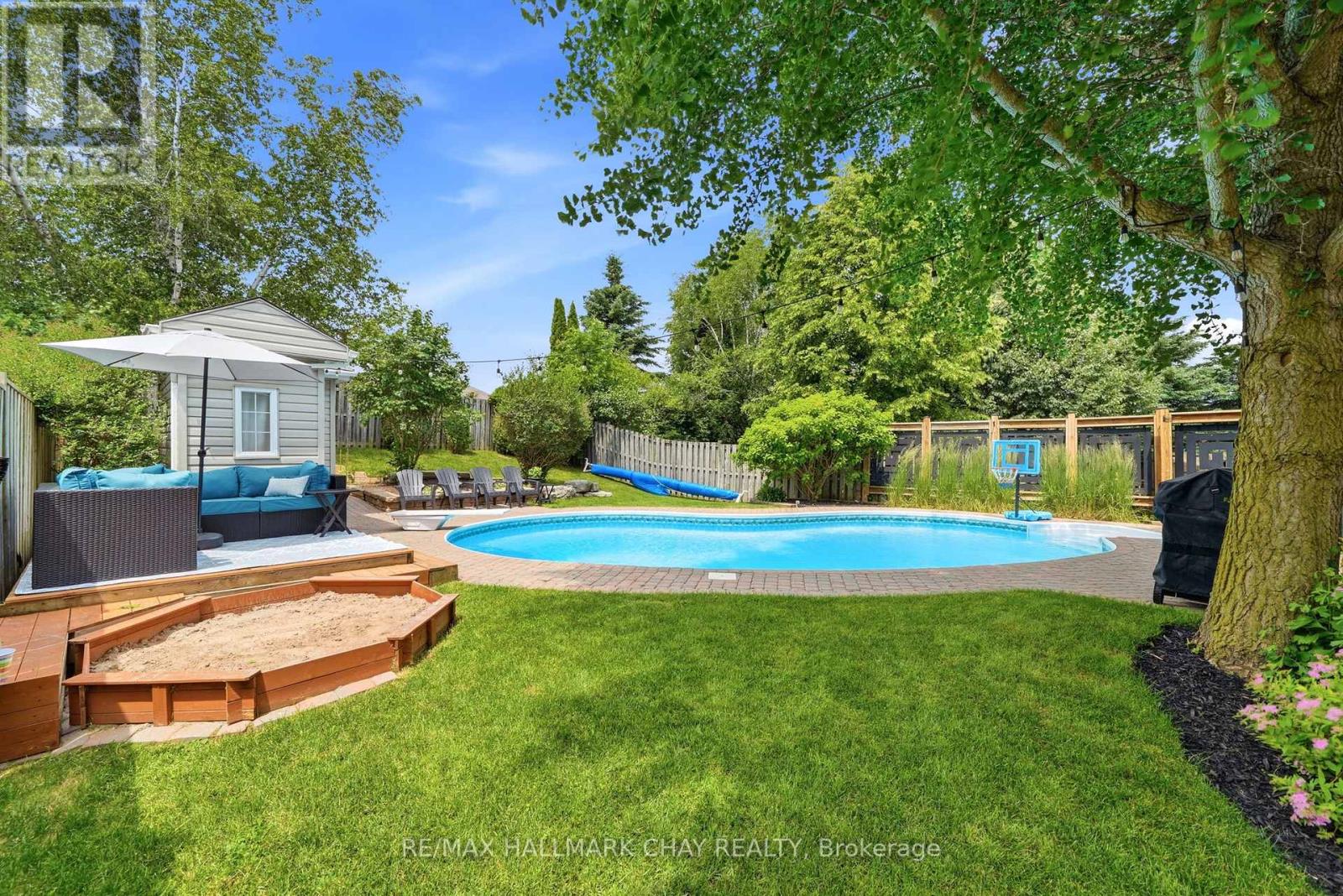 4 DANIELE AVENUE S - 33