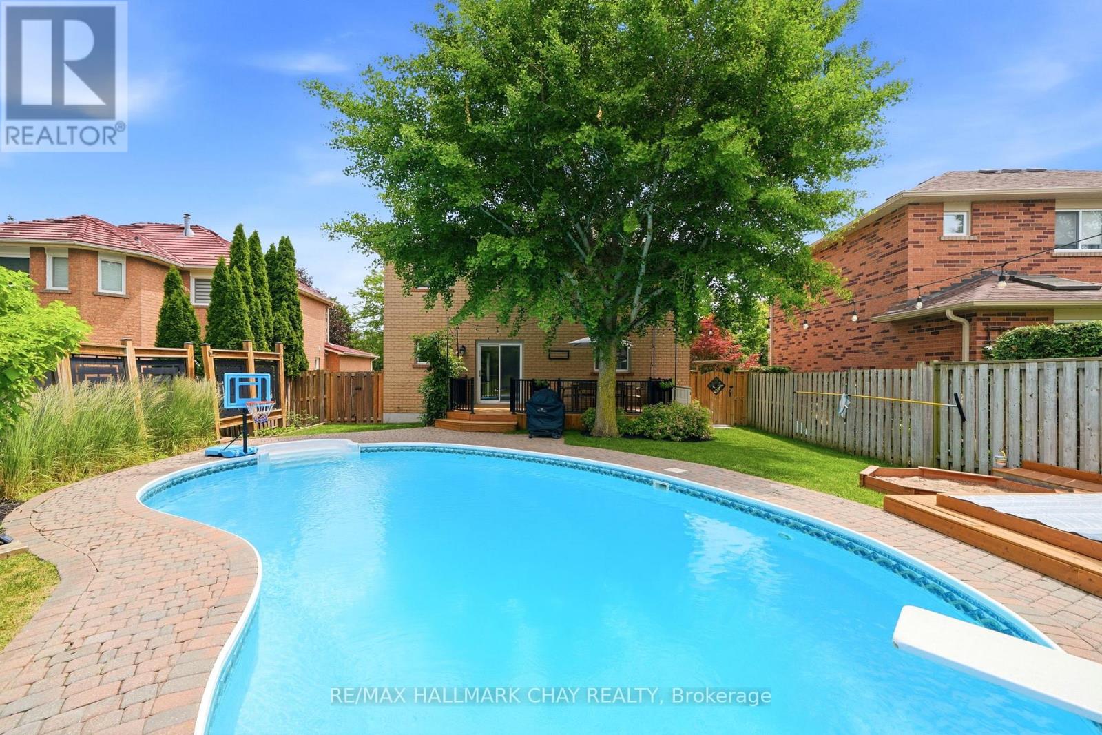 4 DANIELE AVENUE S - 34