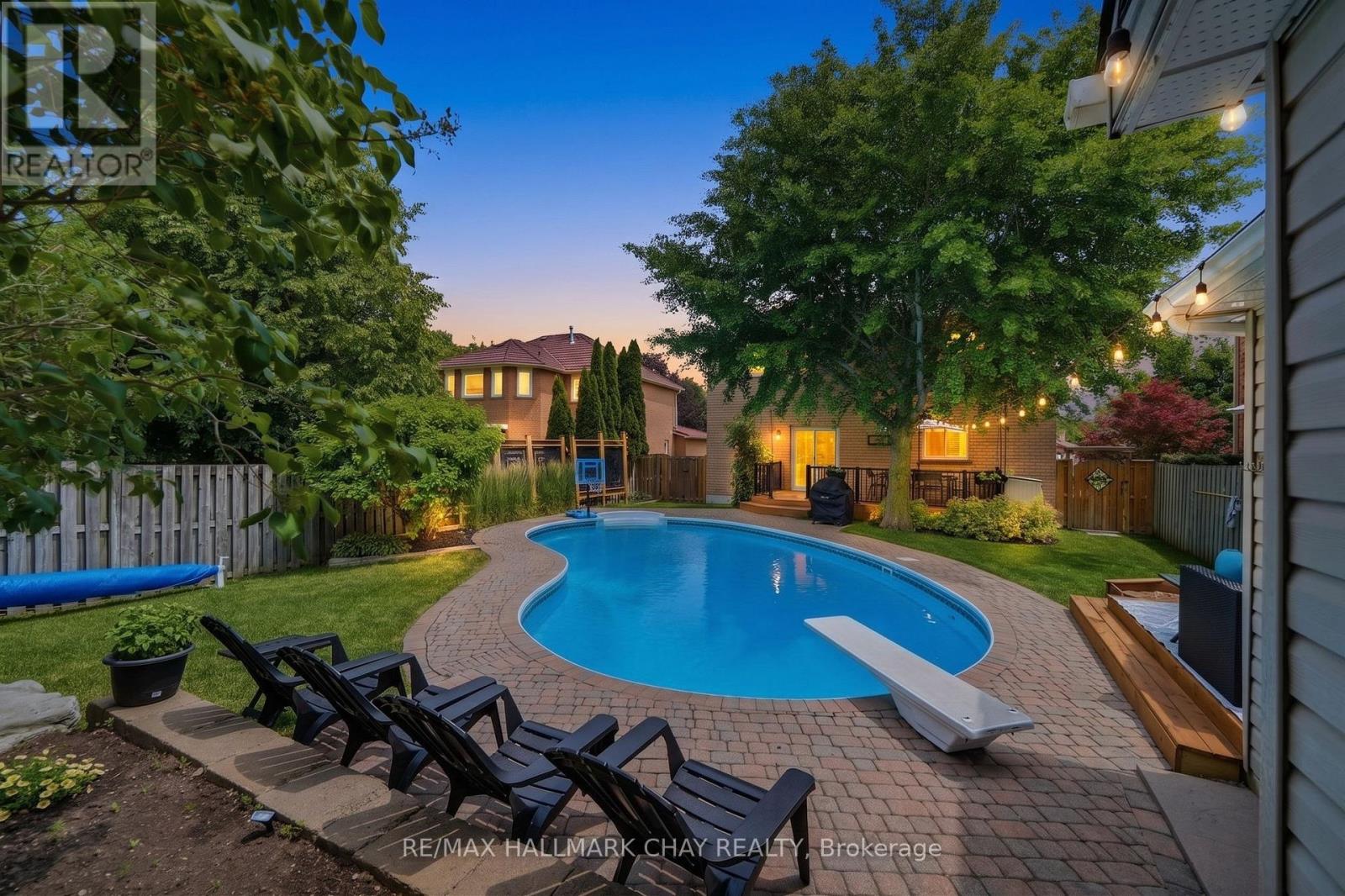 4 DANIELE AVENUE S - 35