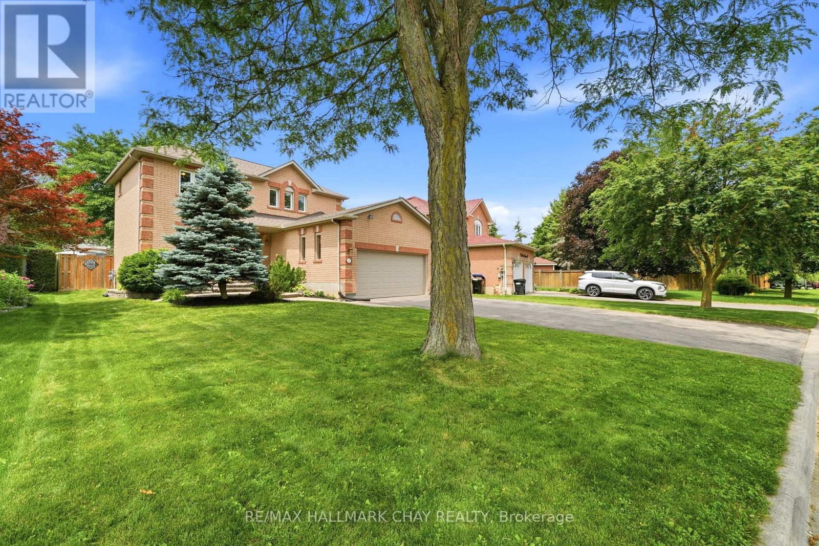 4 DANIELE AVENUE S - 4