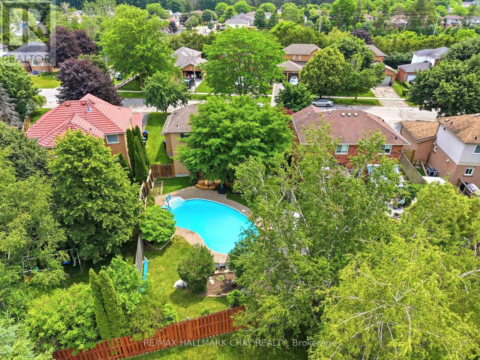 4 DANIELE AVENUE S - 42