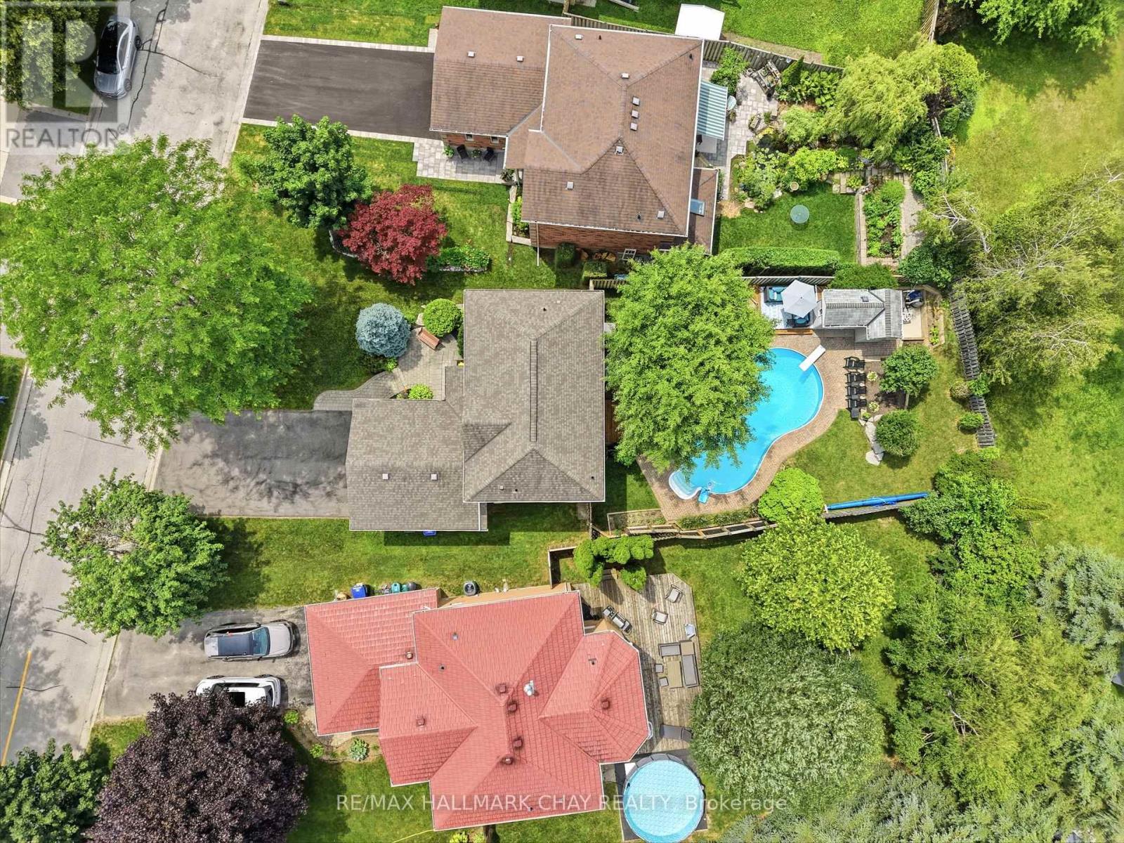 4 DANIELE AVENUE S - 44