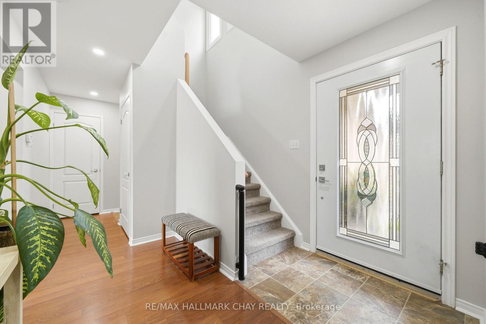 4 DANIELE AVENUE S - 8