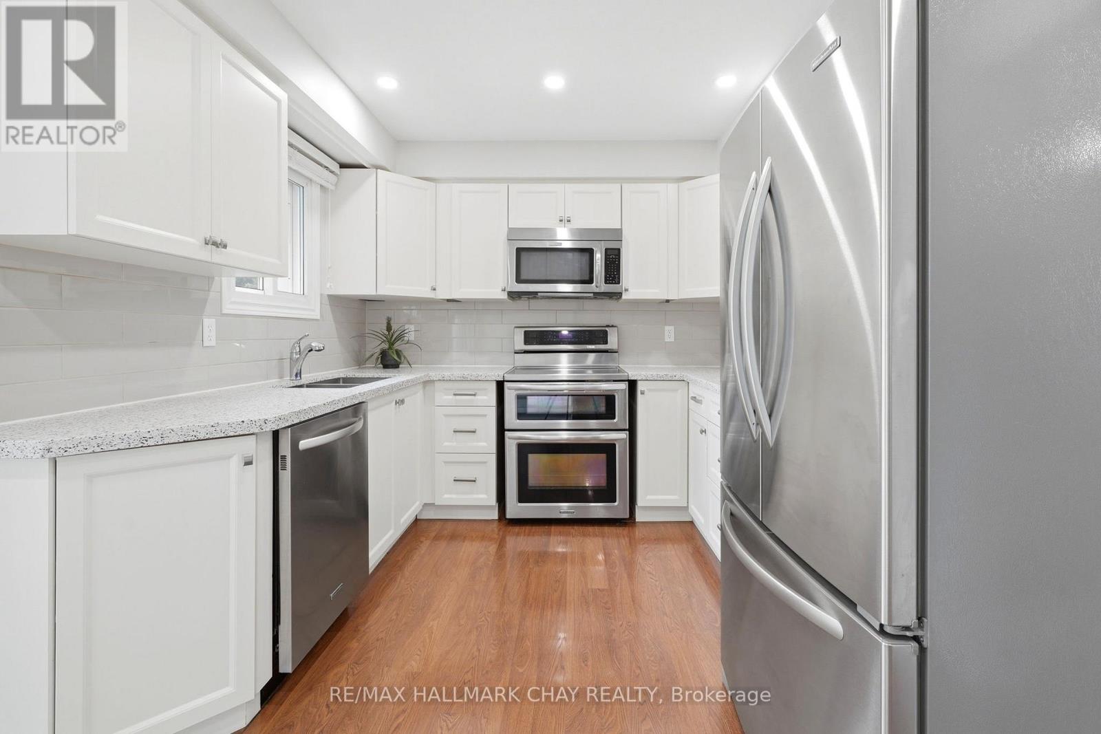 4 DANIELE AVENUE S - 9