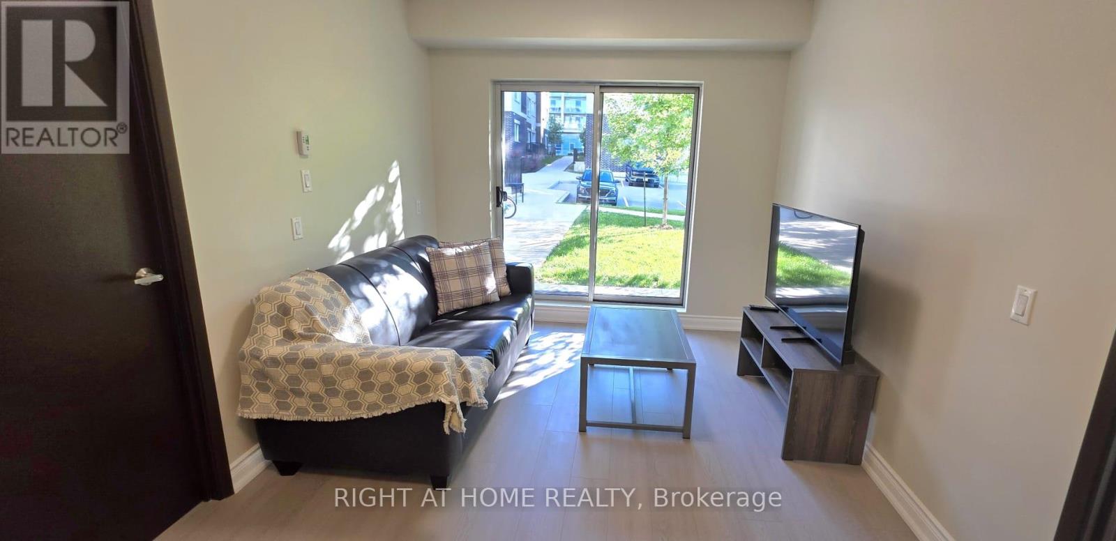 #206 275A LARCH STREET - 11